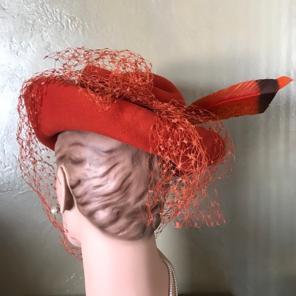 GLAMOROUS VINTAGE ORANGE FELT FEDORA WITH MATCHING FEATHER & INTACT VEIL - Picture 6 of 13